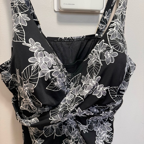 Swimsuits for All Black Floral Swimsuit Size 26 - Picture 3 of 11